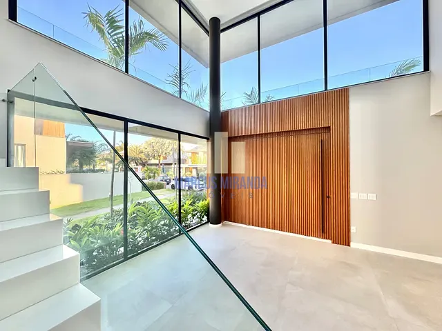 Casa com 840m² 5 quartos e 8 banheiros, à venda, no bairro Barra da Tijuca em Rio de Janeiro
