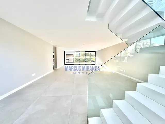 Casa com 840m² 5 quartos e 8 banheiros, à venda, no bairro Barra da Tijuca em Rio de Janeiro