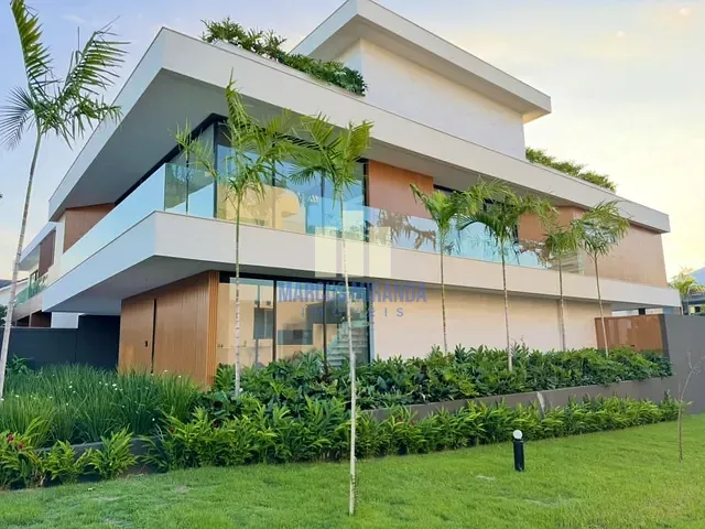 Casa com 840m² 5 quartos e 8 banheiros, à venda, no bairro Barra da Tijuca em Rio de Janeiro