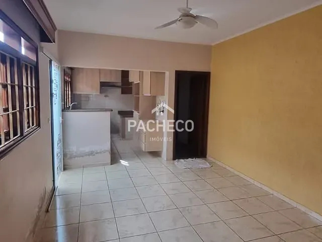 Casa com 270m² 3 quartos e 1 banheiro, à venda, no bairro Centro em Vargem Grande do Sul