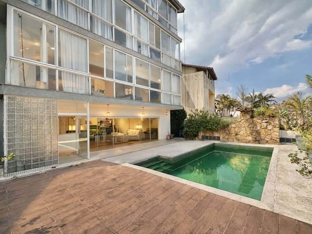 Casa com 416m² 5 quartos e 7 banheiros, à venda, no bairro São Paulo II em Cotia