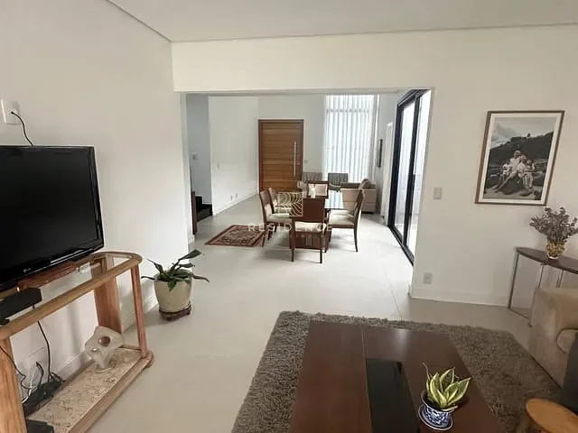 Casa com 360m² 2 quartos e 4 banheiros, à venda, no bairro Jardim Provence 1 em Volta Redonda