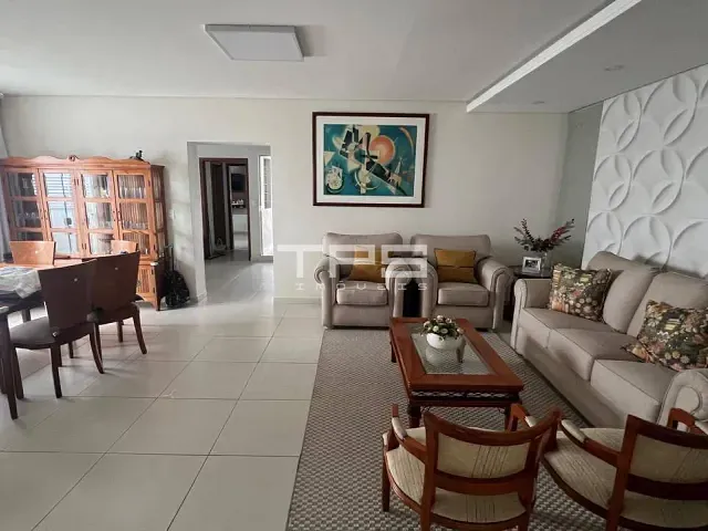 Casa com 430m² 5 quartos e 8 banheiros, à venda, no bairro Cruz em Lorena