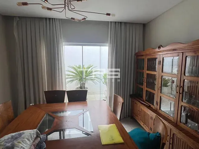Casa com 430m² 5 quartos e 8 banheiros, à venda, no bairro Cruz em Lorena