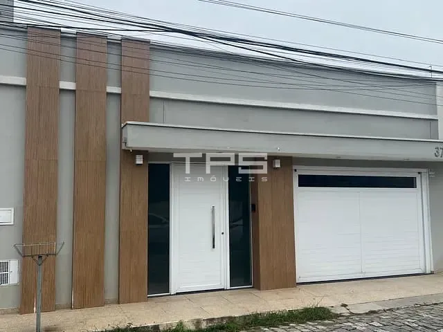 Casa com 430m² 5 quartos e 8 banheiros, à venda, no bairro Cruz em Lorena