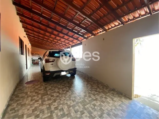 Casa com 240m² 2 quartos e 2 banheiros, à venda, no bairro Aeroporto em Araxá