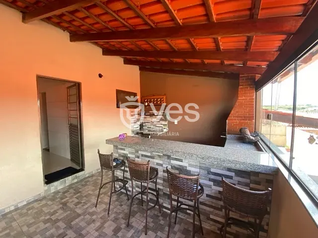 Casa com 240m² 2 quartos e 2 banheiros, à venda, no bairro Aeroporto em Araxá