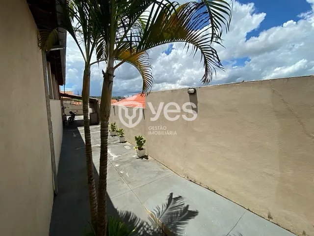 Casa com 240m² 2 quartos e 2 banheiros, à venda, no bairro Aeroporto em Araxá