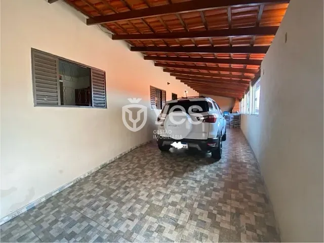 Casa com 240m² 2 quartos e 2 banheiros, à venda, no bairro Aeroporto em Araxá