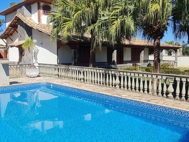 Casa com 826m² 7 quartos e 1 banheiro, para alugar, no bairro Santana em Juiz de Fora
