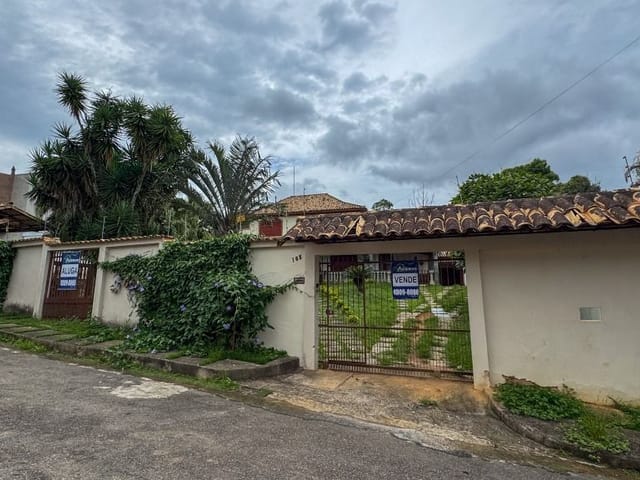 Casa com 826m² 7 quartos e 1 banheiro, para alugar, no bairro Santana em Juiz de Fora