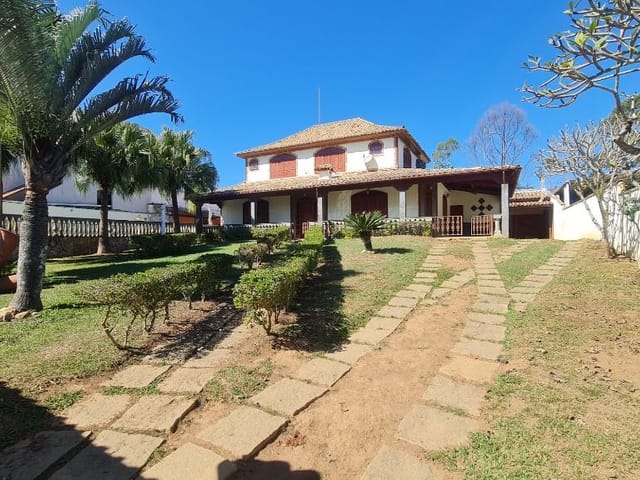 Casa com 826m² 7 quartos e 1 banheiro, para alugar, no bairro Santana em Juiz de Fora