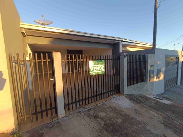 Casa com 160m² 3 quartos e 2 banheiros, à venda, no bairro Jardim Catuaí em Apucarana