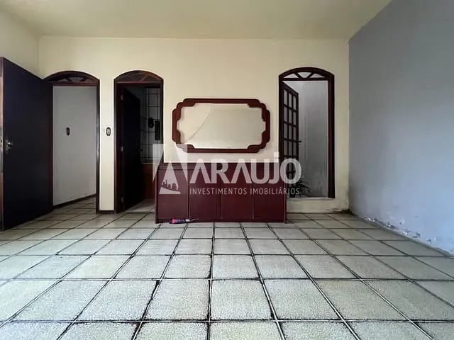 Casa com 250m² 2 quartos e 1 banheiro, à venda, no bairro Cordeiros em Itajaí