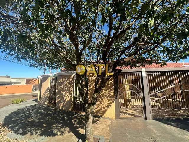 Casa 3 quartos e 3 banheiros, à venda, no bairro Nova Ourinhos em Ourinhos