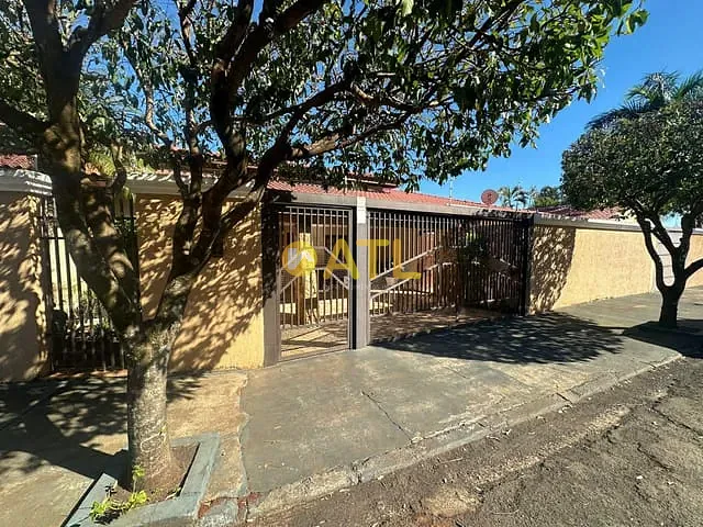 Casa 3 quartos e 3 banheiros, à venda, no bairro Nova Ourinhos em Ourinhos