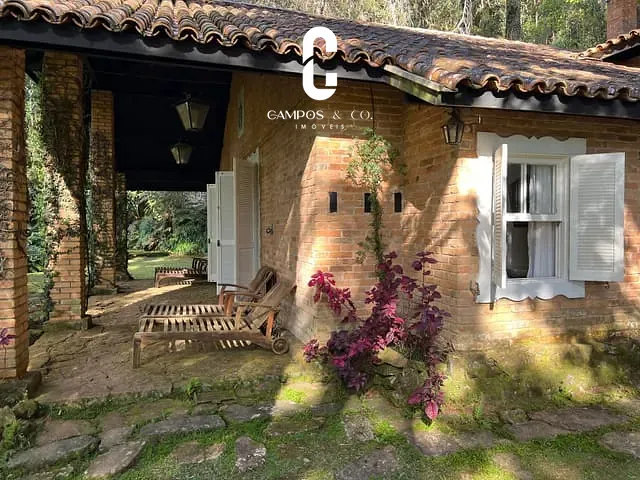 Casa com 40000m² 5 quartos e 6 banheiros, à venda, no bairro Jardim Umuarama em Campos Do Jordão