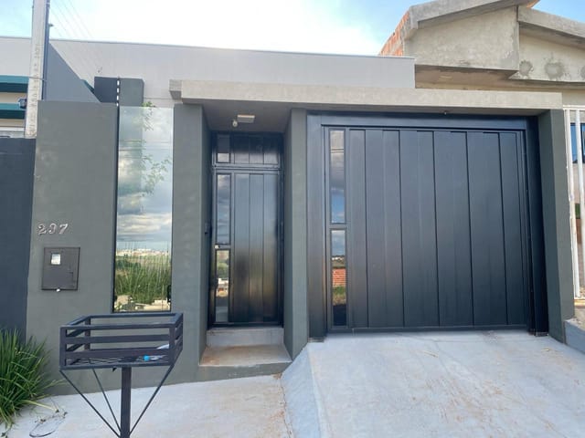 Foto do Casa - LINDA RESIDÊNCIA A VENDA   Residencial Florais Do Lago, Apucarana, PR, COM 3 QUARTOS SENDO 1 SUÍTE ,SOBRA DE ESPAÇO NOS FUNDOS ,BAIRRO EM PLENA EXPANSÃO !!! | CAMPOY CORRETORA DE IMÓVEIS