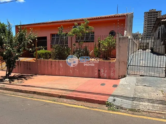 Casa com 375m², à venda, no bairro Centro em Londrina