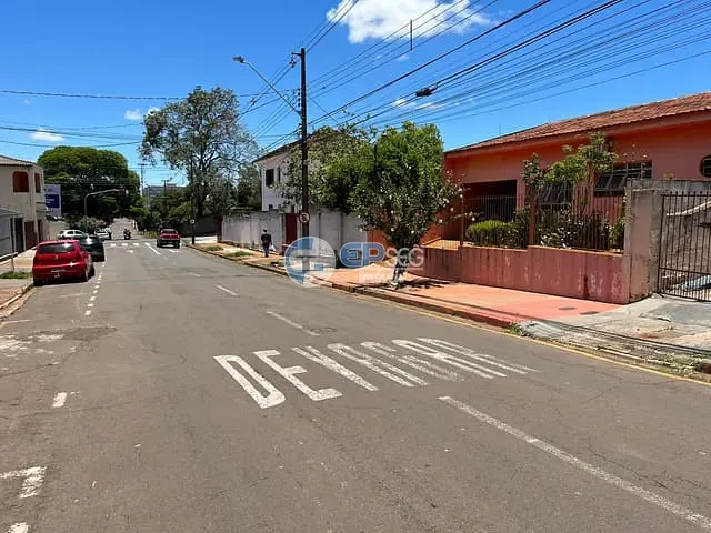 Casa com 375m², à venda, no bairro Centro em Londrina