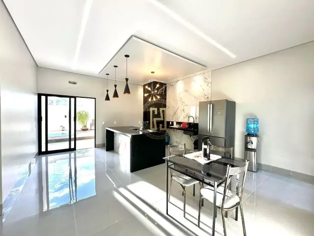 Casa com 245m² 3 quartos e 2 banheiros, à venda, no bairro Jardim Montreal em Nova Mutum