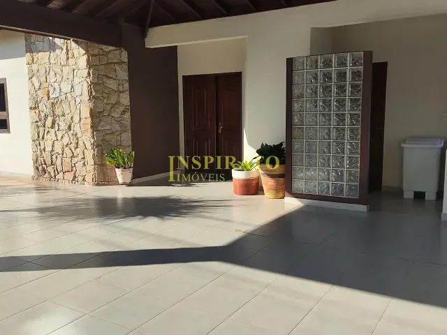 Casa com 1096m² 5 quartos e 4 banheiros, à venda ou para alugar, no bairro Medeiros em Jundiaí