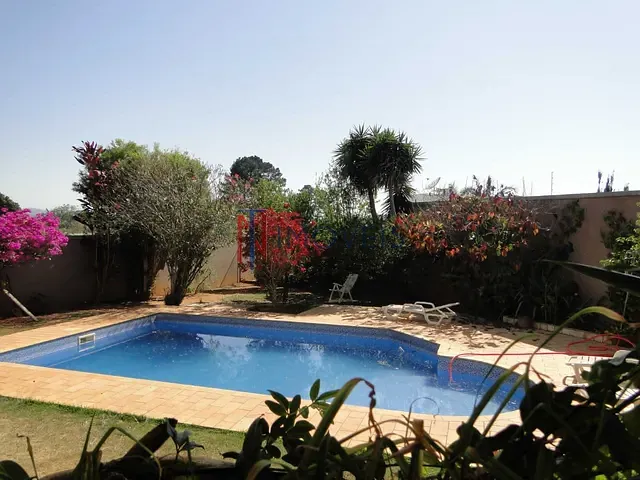 Casa com 1000m² 3 quartos e 1 banheiro, à venda, no bairro Vila Santista em Atibaia