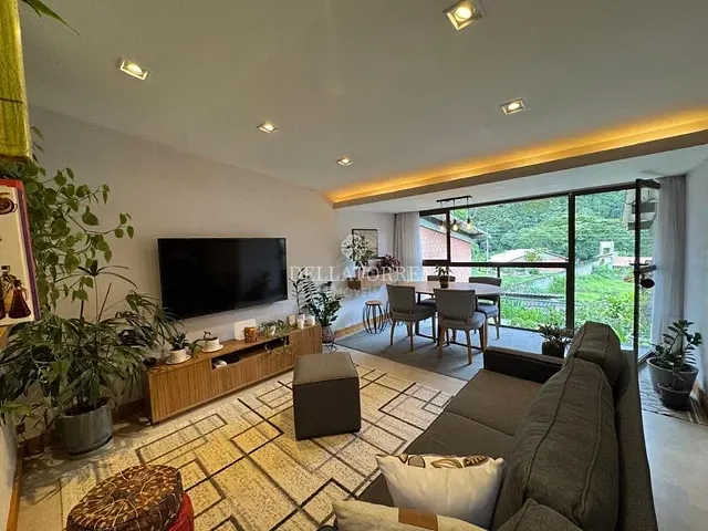 Casa com 7790m² 2 quartos e 2 banheiros, à venda, no bairro Cascata do Imbuí em Teresópolis