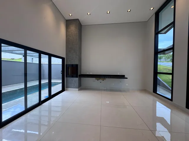 Casa com 10m² 3 quartos e 3 banheiros, à venda, no bairro Gleba Simon Frazer em Londrina
