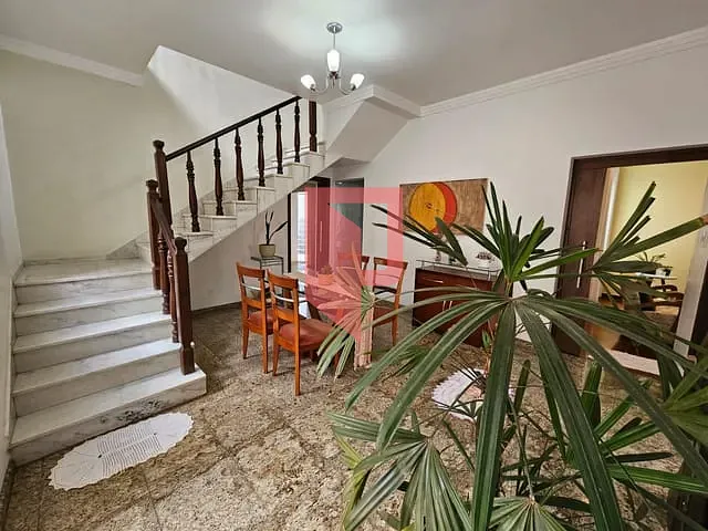 Casa com 300m² 4 quartos e 3 banheiros, à venda, no bairro Caiçara em Belo Horizonte