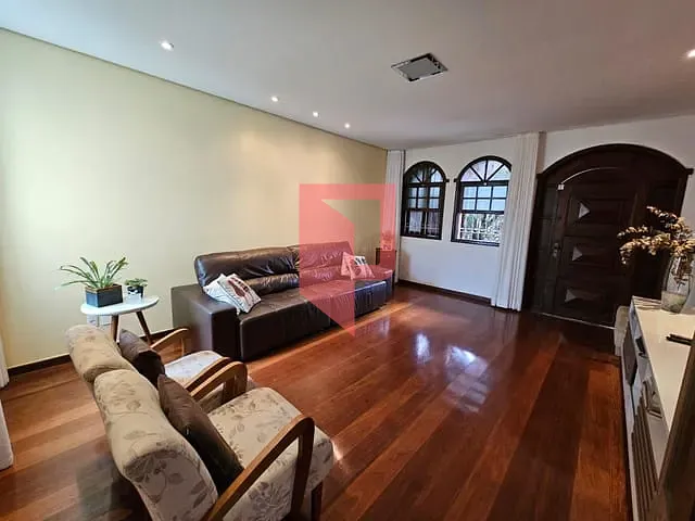Casa com 300m² 4 quartos e 3 banheiros, à venda, no bairro Caiçara em Belo Horizonte