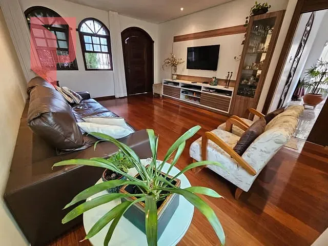 Casa com 300m² 4 quartos e 3 banheiros, à venda, no bairro Caiçara em Belo Horizonte