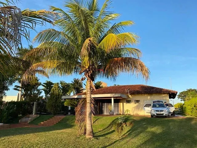 Casa com 2345m² 4 quartos e 5 banheiros, à venda, no bairro Centro em Sertaneja
