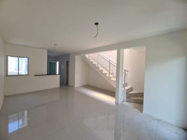 Casa com 80m² 3 quartos e 2 banheiros, à venda, no bairro Lagoa Redonda em Fortaleza