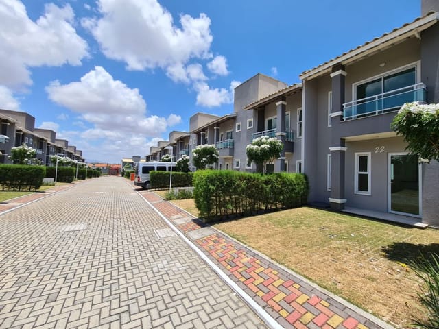 Casa com 80m² 3 quartos e 2 banheiros, à venda, no bairro Lagoa Redonda em Fortaleza