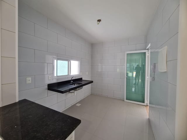 Casa com 80m² 3 quartos e 2 banheiros, à venda, no bairro Lagoa Redonda em Fortaleza