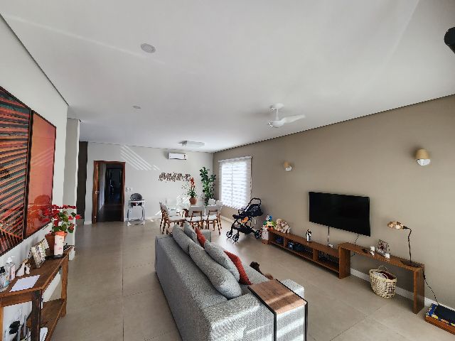 Casa com 480m² 3 quartos e 3 banheiros, para alugar, no bairro Reserva dos Vinhedos em Louveira