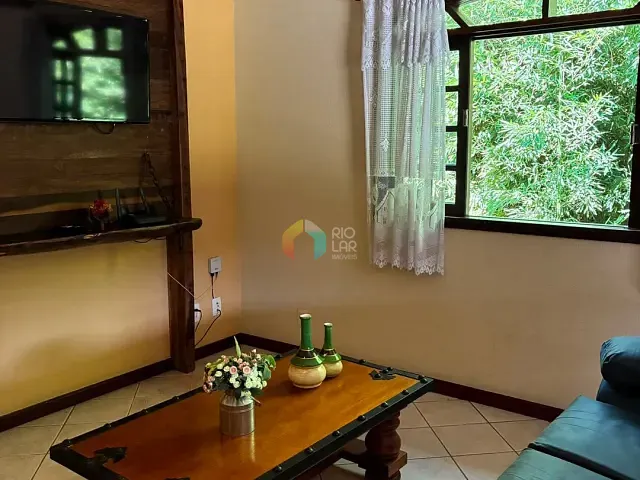 Casa com 500m² 4 quartos e 2 banheiros, à venda, no bairro Corrêas em Petrópolis