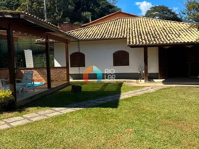 Casa com 500m² 4 quartos e 2 banheiros, à venda, no bairro Corrêas em Petrópolis