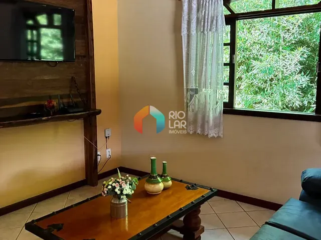 Casa com 500m² 4 quartos e 2 banheiros, à venda, no bairro Corrêas em Petrópolis