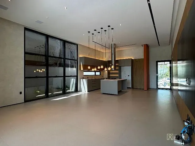 Casa com 480m² 4 quartos e 4 banheiros, à venda, no bairro Condomínio Residencial Montserrat em São José dos Campos
