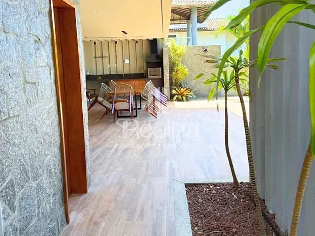 Casa 3 quartos e 5 banheiros, à venda ou para alugar, no bairro Nossa Senhora da Vitória em Ilhéus