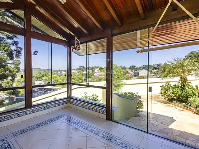 Casa com 400m² 4 quartos e 4 banheiros, à venda, no bairro Santo Inácio em Curitiba