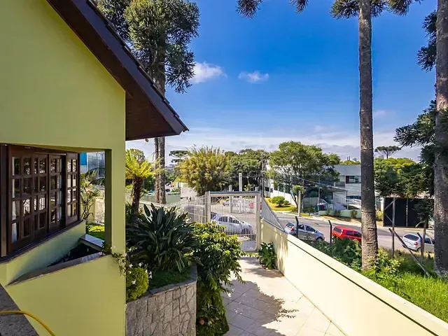 Casa com 400m² 4 quartos e 4 banheiros, à venda, no bairro Santo Inácio em Curitiba