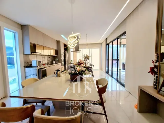 Casa com 480m² 4 quartos e 4 banheiros, à venda, no bairro Boulevard Lagoa em Serra