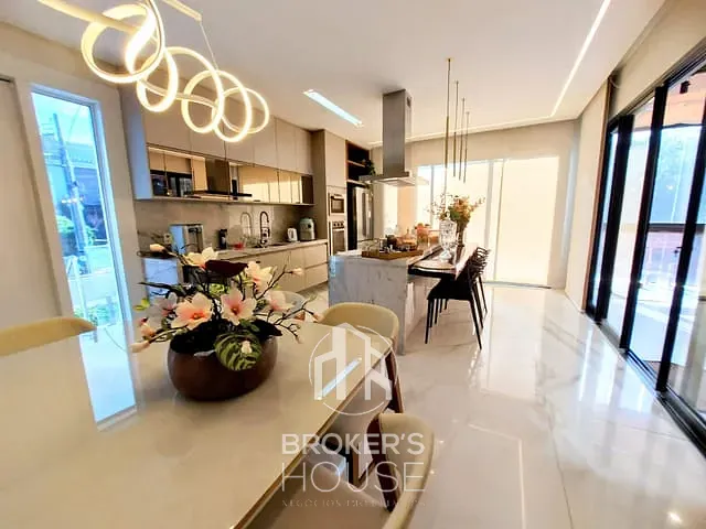 Casa com 480m² 4 quartos e 4 banheiros, à venda, no bairro Boulevard Lagoa em Serra
