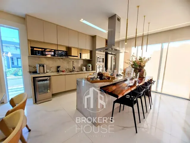 Casa com 480m² 4 quartos e 4 banheiros, à venda, no bairro Boulevard Lagoa em Serra