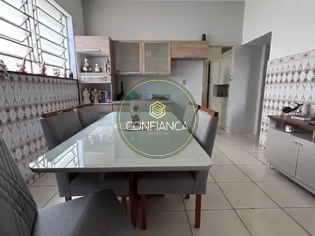 Casa 5 quartos e 3 banheiros, à venda, no bairro Santa Inês em Belo Horizonte