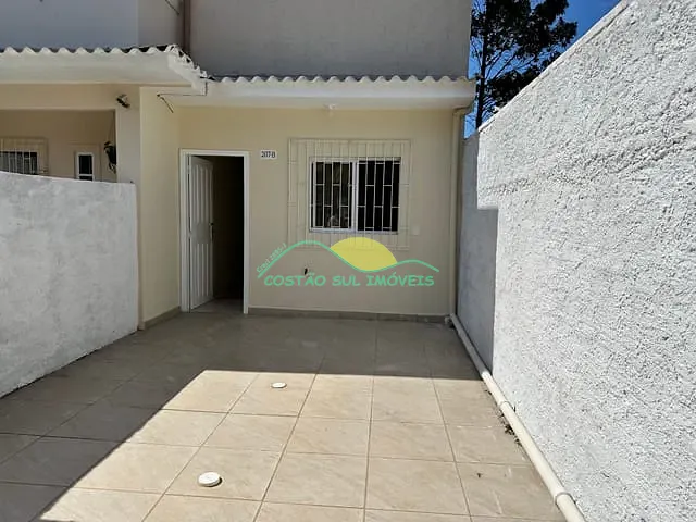 Casa com 90m² 1 quarto e 1 banheiro, para alugar, no bairro Morro das Pedras em Florianópolis