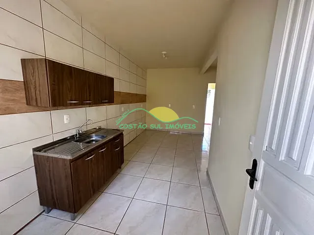Casa com 90m² 1 quarto e 1 banheiro, para alugar, no bairro Morro das Pedras em Florianópolis